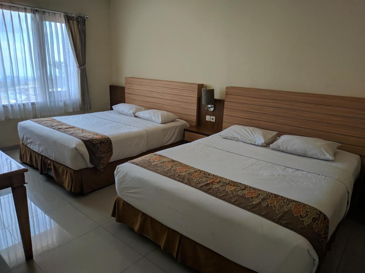 Hotel Pondok Asri Tawangmangu Buitenkant foto