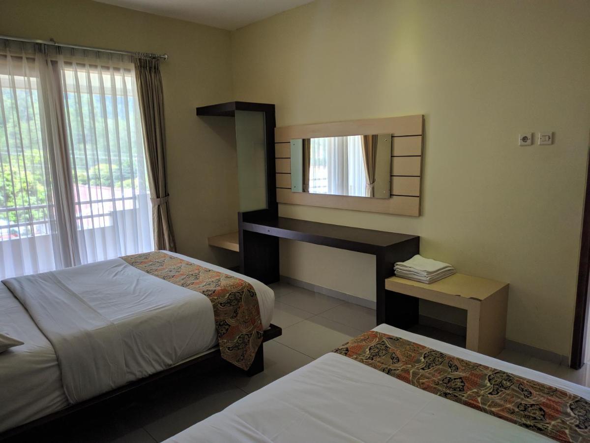 Hotel Pondok Asri Tawangmangu Buitenkant foto